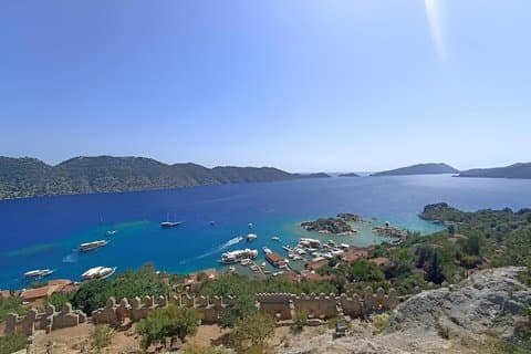 Crucero suave por la ciudad hundida de Kekova bajo las olas