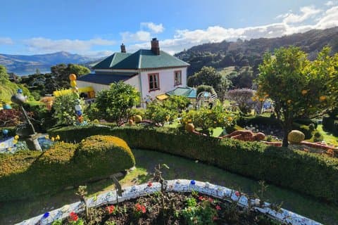 Akaroa dagtour vanuit Christchurch met Giants House