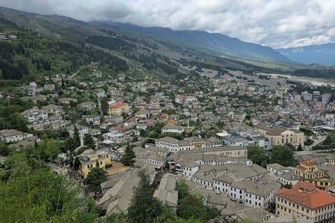 Oplev Gjirokaster som en lokal: Ekspert tur & Sweet inkluderet