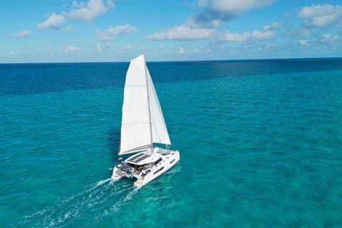 Cruzeiro privativo de catamarã na Riviera Francesa