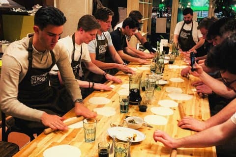 アルバニアの伝統料理教室(ワインとラキの飲み放題付き)