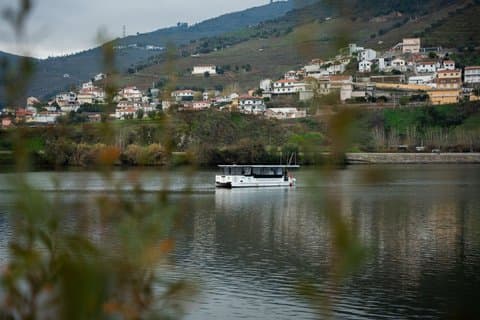 Transfer Boat & Land Transport to Quinta Nova Marka Crasto Menin