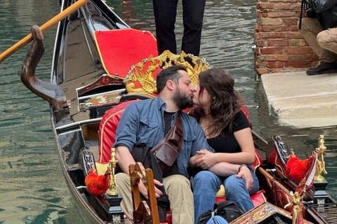 Deluxe Gondelfahrt mit "Live Music" in Venedig mit Abholung