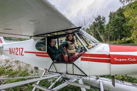 Volo panoramico dell'aereo dell'Alaska Super Cub