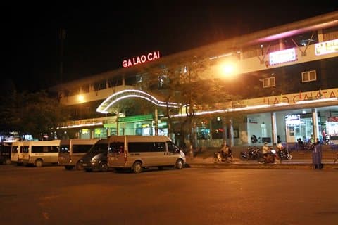 Privatauto : Von SaPa nach Lao Cai Bahnhof