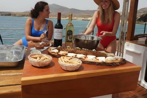 NOVITÀ : Lanzarote Tour in barca a vela con cibo e vino
