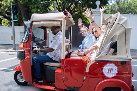 Colombo Private Tuk Tuk City Tour Højdepunkter Te Gem Experience