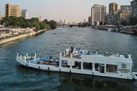 カイロとギザの夕日と夜の野外ナイルクルーズ
