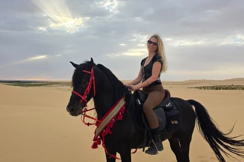 乗馬ツアーシワオアシスサハラ砂漠(サンセットまたはサンライズ)