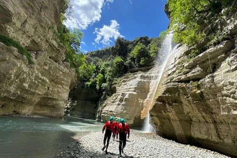 Osumi Canyon a piedi River Float con cascata di Bogova con pranzo