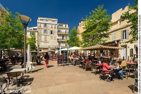 Visite à pied de la vieille ville de Marseille + transport et restauration en option