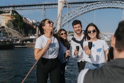 Passeio de Barco com Porto Tónico e Opção Pôr-do-Sol