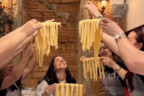 Florens : Färsk pasta och Tiramisu matlagningskurs + massor av gott vin