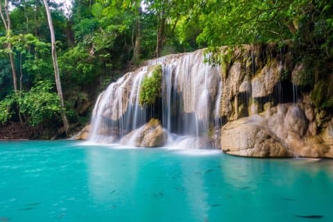 Kanchanaburi Tour privato Cascate di Erawan e templi mistici