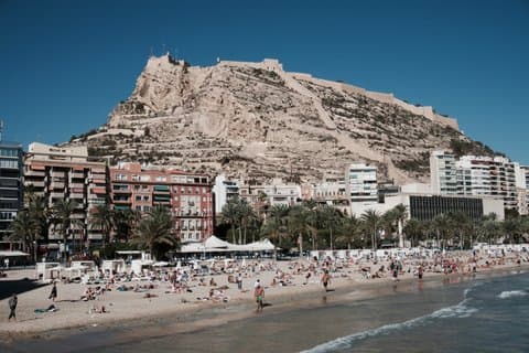 Visite libre d'Alicante Hannibal, feux de joie et boulets de canon