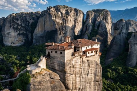 Meteora Klöster & Höhlen Tagesausflug von Athen mit griechischem Mittagessen