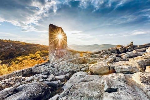 Von Plovdiv : Perperikon, Villa Armira und Felsenpilze Tour