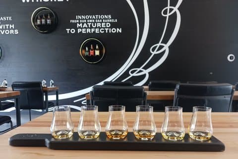Tour a la destilería de Jack Daniel desde Nashville con degustación