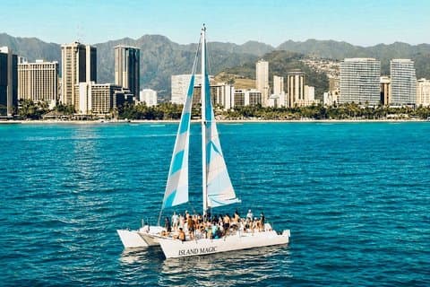 Noleggio Catamarano Privato per Celebrazioni Esclusive