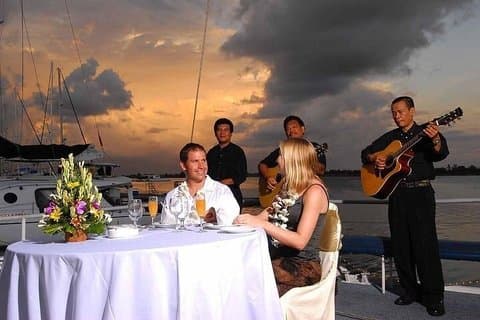 Bounty Sunset Dinner Cruise opplevelse på Bali
