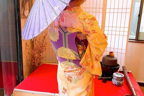 Tè e kimono privati di Tokyo: usa un bollitore del tesoro nazionale