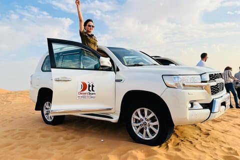 Desert Safari Abu Dhabi met Dune Bashing, BBQ-diner & Live Show