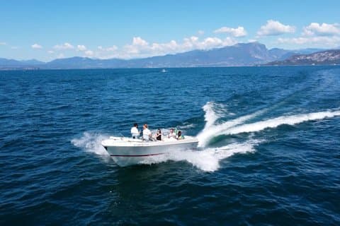 2 timers privat båttur fra Lazise til Sirmione