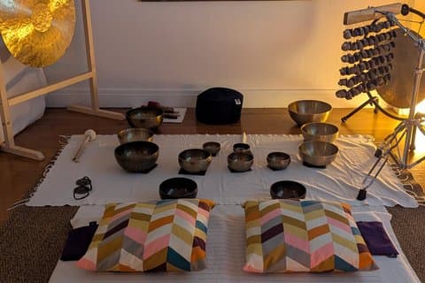 Ljudmassage för två med tibetanska klangskålar i Dijon