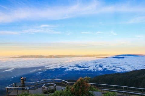 Doi Inthanon National Park: Royal Pagodas & Kiew Mae Pan Hike