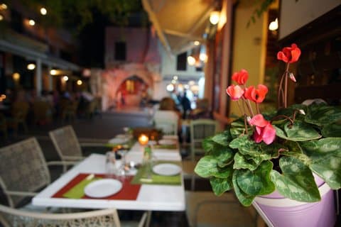 Notte cretese nel villaggio di Karouzana da Heraklion