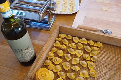 Clase de cocina de pasta fresca con cata de vinos