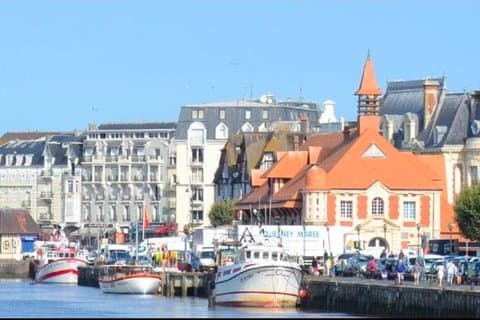 Servizio di autista privato da Parigi alla Normandia, 5 o 10 ore