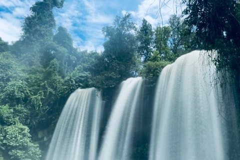 Privat tur til Kulen Mountain vandfald og flydende landsby
