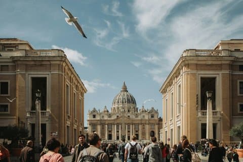 Basilique St Peters, entrée souterraine et coupole avec application audio