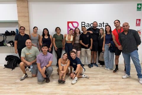 Divertente esperienza di danza latina a Lima per principianti