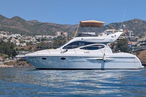 2 Stunden Yachtausflug mit Getränken und Delfinbegegnung in Fuengirola