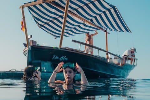 Menorca privat utflykt i traditionell Llaut med lokal skeppare