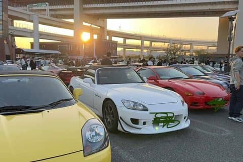 Tokyo JDM Car Meetup Experience com carro esportivo aleatório