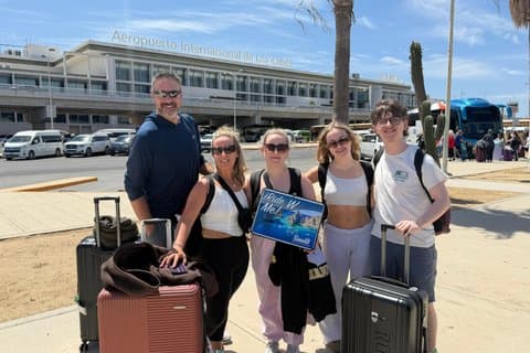Transfert privé aller-retour de l'aéroport SJD à Tourist Corredor
