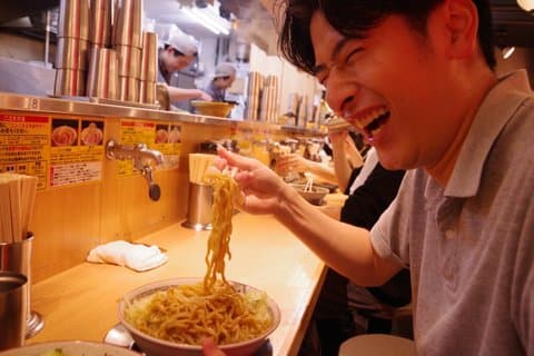 Local Salaryman Tokyo Station Ramen e Izakaya Tour