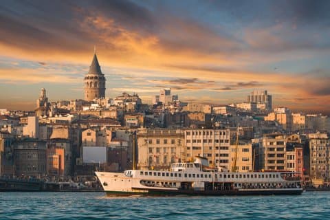Croisière sur le Bosphore à Istanbul avec Petit-déjeuner, déjeuner ou coucher de soleil