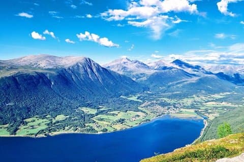 Tour privato di 2 giorni da Oslo: crociera Trollstigen e Geirangerfjord