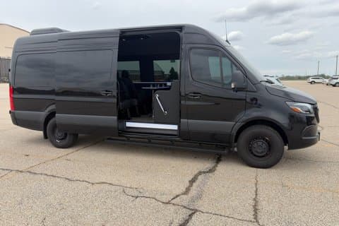 Mercedes VIP Van O'Hare/Midway Airport (Curbside)Chicago 1-Way