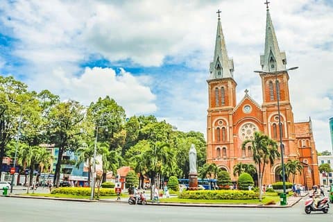 Tour privato in Vietnam per famiglie di 10 giorni, auto esclusiva