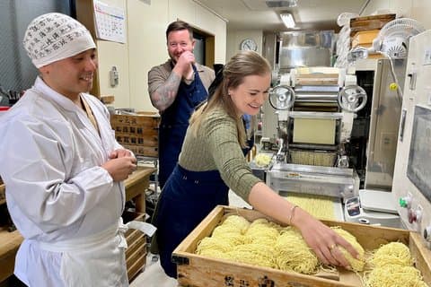 Yokohama Ramen Adventure nær Tokyo: Fra fabrik til hjemmelavet madlavning