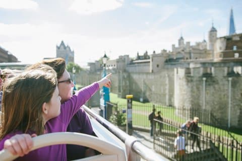 Tower of London mit London Hop-On Hop-Off Tour und Thames Cruise