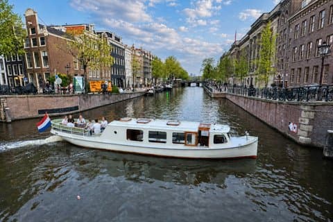 Exklusive Kreuzfahrt! 90 Minuten – maximal 12 Gäste – Buchen Sie Leemstar!