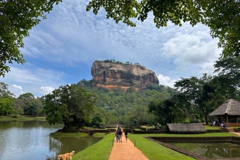 Excursão privada de um dia Sigiriya e Dambulla de BAI