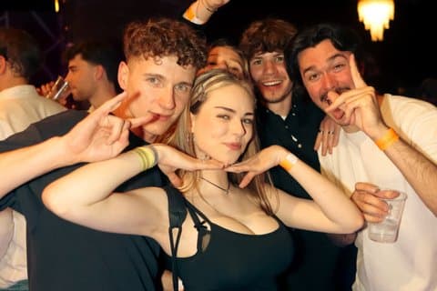 Drunken Monkey Blaze Pub Crawl: 2 timer ubegrenset drikke og klubber