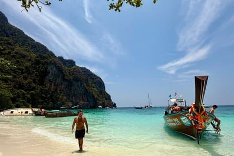 Phi Phi Islands Tour in Spanish Snorkel Lunch and Longtail Boat